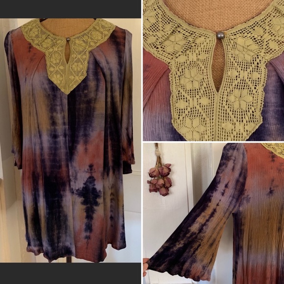 Gorgeous Umgee Blouse With Lace Trim Neckline - Picture 3 of 9